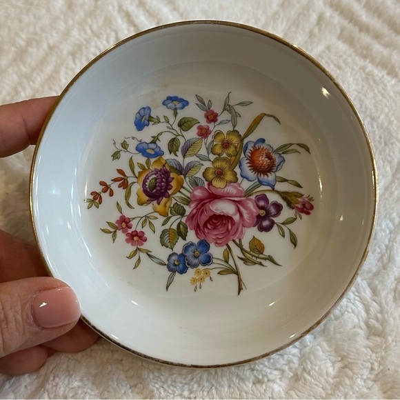 Royal Worcester for Avon 1982 Happy Holidays Trinket Bowl good condition - Picture 1 of 4